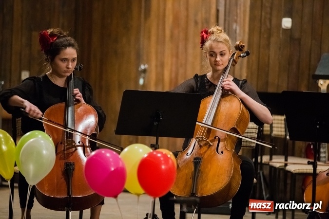 Zdjęcie w galerii na portalu naszraciborz.pl: Zimowy Koncert Karnawałowy w szkole muzycznej wiadomości z regionu