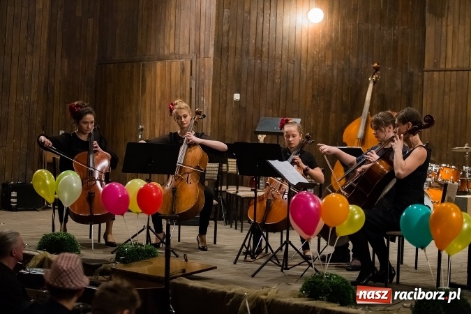 Zdjęcie w galerii na portalu naszraciborz.pl: Zimowy Koncert Karnawałowy w szkole muzycznej wiadomości z regionu