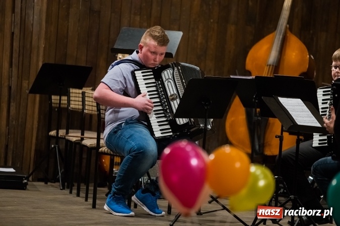 Zdjęcie w galerii na portalu naszraciborz.pl: Zimowy Koncert Karnawałowy w szkole muzycznej wiadomości z regionu