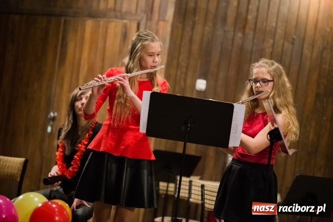 Zdjęcie w galerii na portalu naszraciborz.pl: Zimowy Koncert Karnawałowy w szkole muzycznej wiadomości z regionu