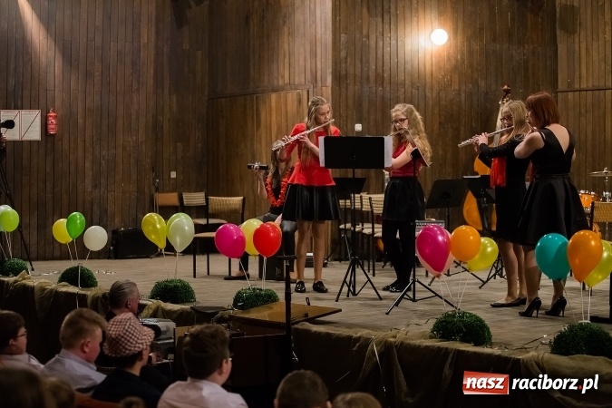 Zdjęcie w galerii na portalu naszraciborz.pl: Zimowy Koncert Karnawałowy w szkole muzycznej wiadomości z regionu