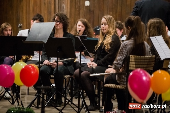 Zdjęcie w galerii na portalu naszraciborz.pl: Zimowy Koncert Karnawałowy w szkole muzycznej wiadomości z regionu