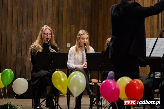 Zdjęcie w galerii na portalu naszraciborz.pl: Zimowy Koncert Karnawałowy w szkole muzycznej wiadomości z regionu