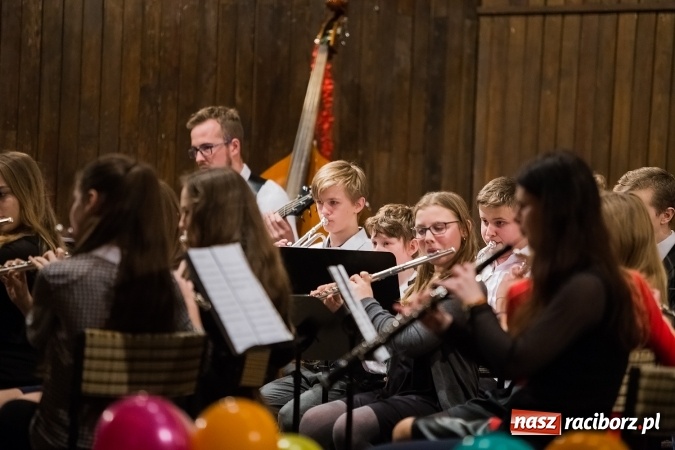 Zdjęcie w galerii na portalu naszraciborz.pl: Zimowy Koncert Karnawałowy w szkole muzycznej wiadomości z regionu