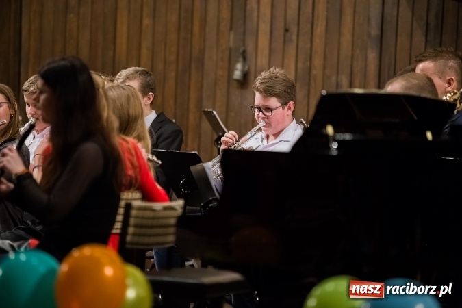 Zdjęcie w galerii na portalu naszraciborz.pl: Zimowy Koncert Karnawałowy w szkole muzycznej wiadomości z regionu