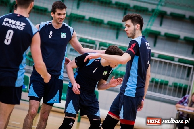 Zdjęcie w galerii na portalu naszraciborz.pl: Siatkarze PWSZ Racibórz awansowali do półfinału Akademickich Mistrzostw Polski wiadomości z regionu