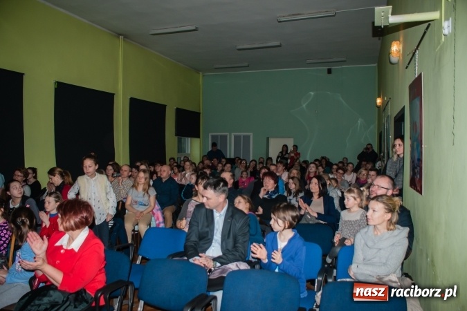 Zdjęcie w galerii na portalu naszraciborz.pl: Podsumowanie walentynkowego konkursu plastycznego w MDK wiadomości z regionu