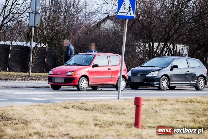 Zdjęcie w galerii na portalu naszraciborz.pl: Na Rybnickiej zderzyły się fiat i honda wiadomości z regionu
