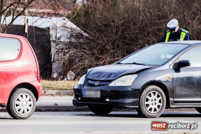 Zdjęcie w galerii na portalu naszraciborz.pl: Na Rybnickiej zderzyły się fiat i honda wiadomości z regionu