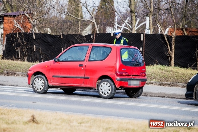 Zdjęcie w galerii na portalu naszraciborz.pl: Na Rybnickiej zderzyły się fiat i honda wiadomości z regionu