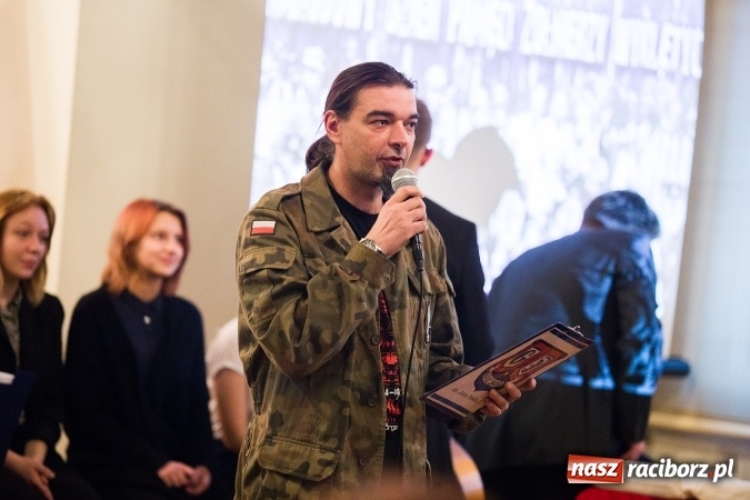 Zdjęcie w galerii na portalu naszraciborz.pl: Wieczorek poetycki w Gimnazjum nr 5 wiadomości z regionu