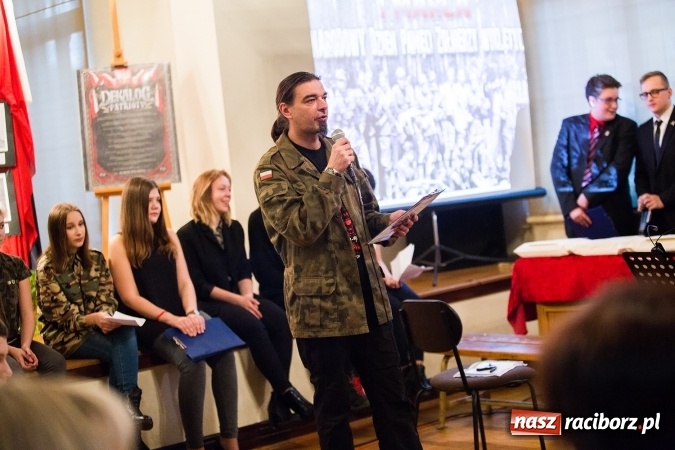 Zdjęcie w galerii na portalu naszraciborz.pl: Wieczorek poetycki w Gimnazjum nr 5 wiadomości z regionu