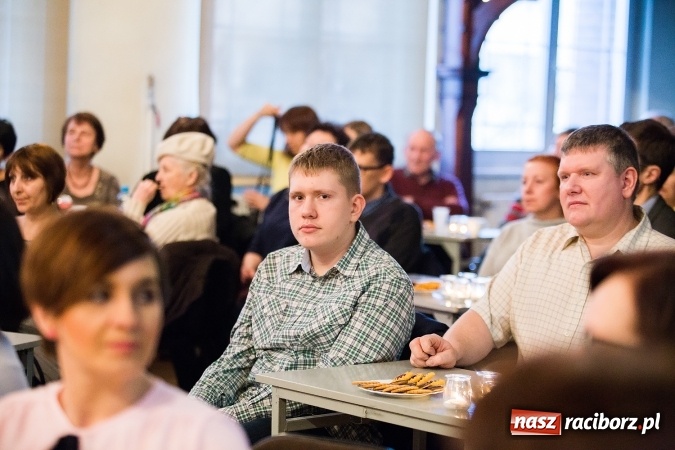 Zdjęcie w galerii na portalu naszraciborz.pl: Wieczorek poetycki w Gimnazjum nr 5 wiadomości z regionu