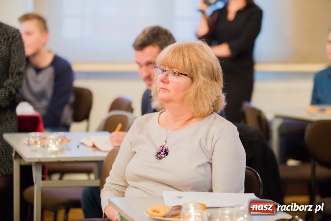 Zdjęcie w galerii na portalu naszraciborz.pl: Wieczorek poetycki w Gimnazjum nr 5 wiadomości z regionu