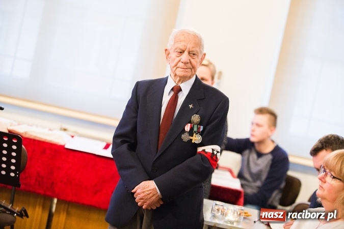 Zdjęcie w galerii na portalu naszraciborz.pl: Wieczorek poetycki w Gimnazjum nr 5 wiadomości z regionu