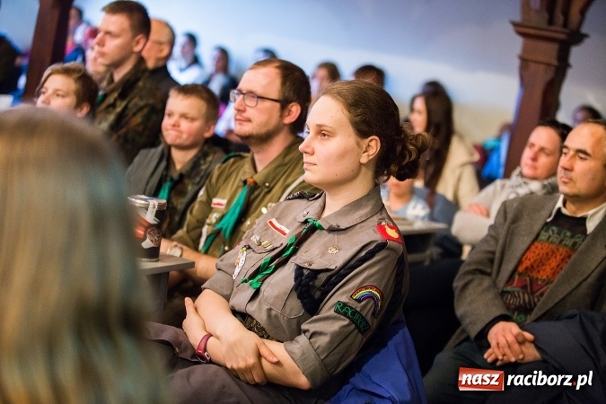 Zdjęcie w galerii na portalu naszraciborz.pl: Wieczorek poetycki w Gimnazjum nr 5 wiadomości z regionu