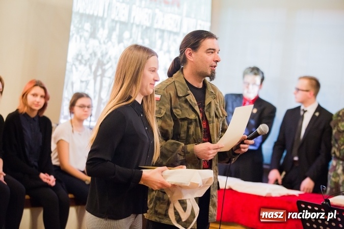 Zdjęcie w galerii na portalu naszraciborz.pl: Wieczorek poetycki w Gimnazjum nr 5 wiadomości z regionu