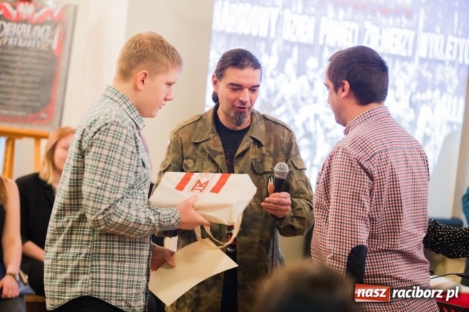 Zdjęcie w galerii na portalu naszraciborz.pl: Wieczorek poetycki w Gimnazjum nr 5 wiadomości z regionu