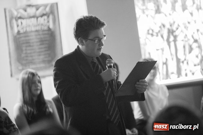 Zdjęcie w galerii na portalu naszraciborz.pl: Wieczorek poetycki w Gimnazjum nr 5 wiadomości z regionu
