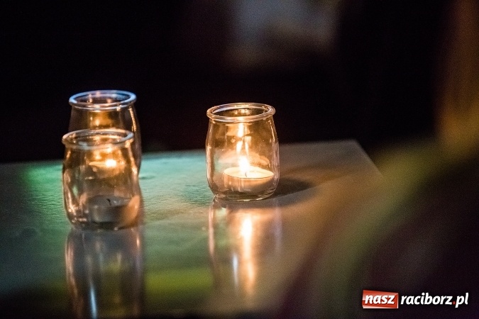 Zdjęcie w galerii na portalu naszraciborz.pl: Wieczorek poetycki w Gimnazjum nr 5 wiadomości z regionu