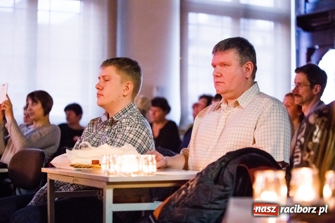 Zdjęcie w galerii na portalu naszraciborz.pl: Wieczorek poetycki w Gimnazjum nr 5 wiadomości z regionu