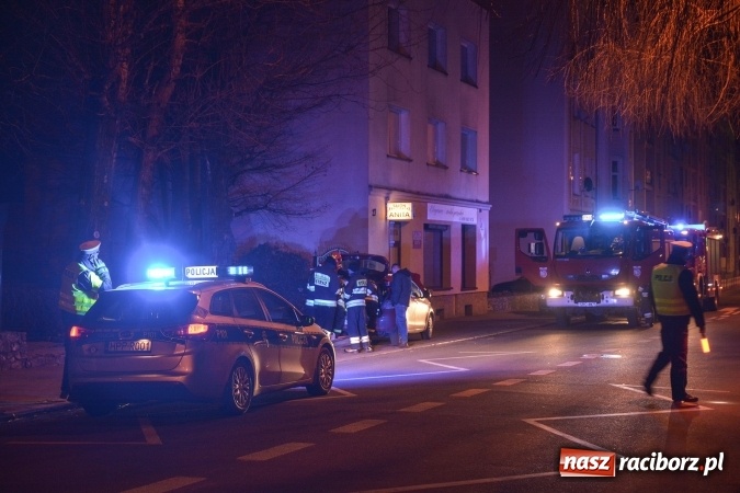 Zdjęcie w galerii na portalu naszraciborz.pl: Gorący wieczór raciborskich strażaków - akcje w Kauflandzie i na Ogrodowej  wiadomości z regionu