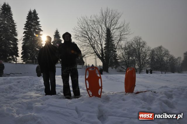 Zdjęcie w galerii na portalu naszraciborz.pl: Marian Hampel przepłynął dziś Odrę wiadomości z regionu