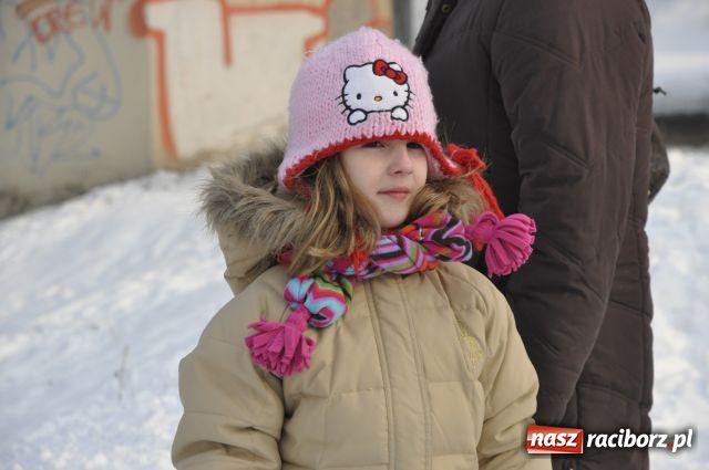 Zdjęcie w galerii na portalu naszraciborz.pl: Marian Hampel przepłynął dziś Odrę wiadomości z regionu