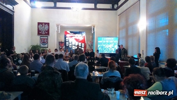 Zdjęcie w galerii na portalu naszraciborz.pl: Uczniowie SP 4 na wieczornicy w G5 wiadomości z regionu