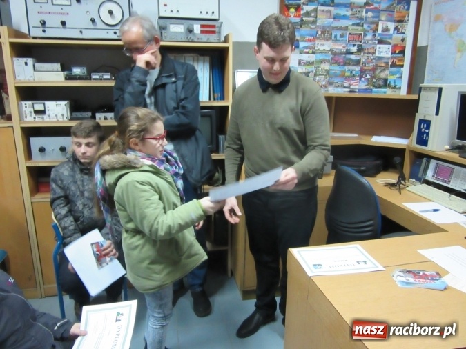 Zdjęcie w galerii na portalu naszraciborz.pl: Krótkofalarska przygoda uczniów z Kuźni Raciborskiej wiadomości z regionu