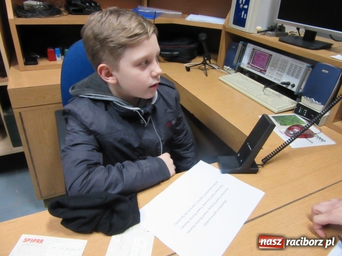 Zdjęcie w galerii na portalu naszraciborz.pl: Krótkofalarska przygoda uczniów z Kuźni Raciborskiej wiadomości z regionu