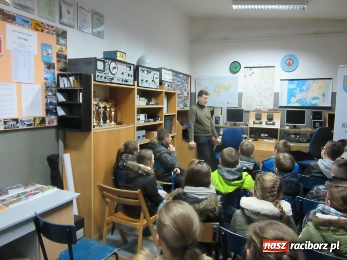 Zdjęcie w galerii na portalu naszraciborz.pl: Krótkofalarska przygoda uczniów z Kuźni Raciborskiej wiadomości z regionu