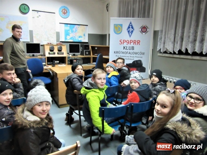 Zdjęcie w galerii na portalu naszraciborz.pl: Krótkofalarska przygoda uczniów z Kuźni Raciborskiej wiadomości z regionu
