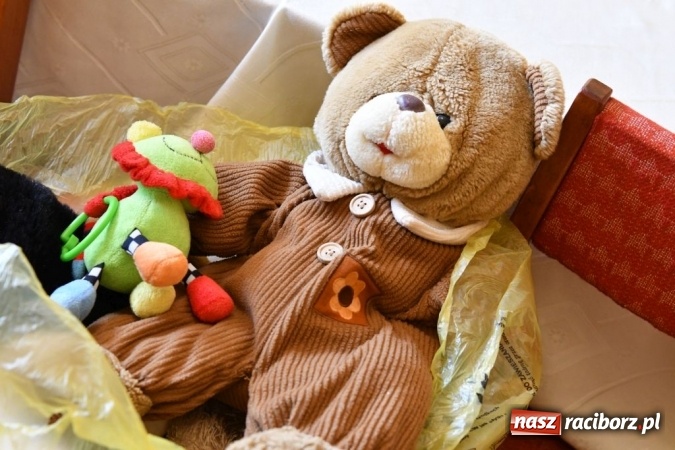 Zdjęcie w galerii na portalu naszraciborz.pl: Mali pacjenci z zabrzańskiej kliniki otrzymali Podarunki od Serca  wiadomości z regionu