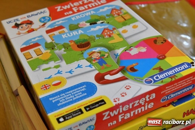 Zdjęcie w galerii na portalu naszraciborz.pl: Mali pacjenci z zabrzańskiej kliniki otrzymali Podarunki od Serca  wiadomości z regionu