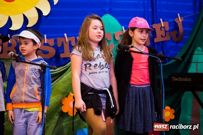 Zdjęcie w galerii na portalu naszraciborz.pl: Krzanowice. Gminny Festiwal Piosenki Harcerskiej i Turystycznej wiadomości z regionu