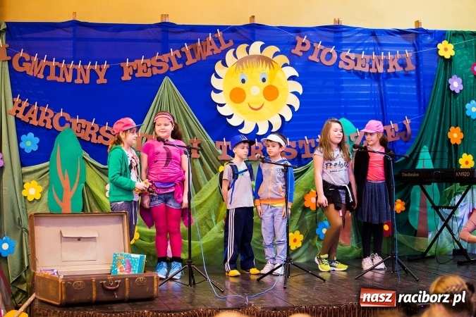 Zdjęcie w galerii na portalu naszraciborz.pl: Krzanowice. Gminny Festiwal Piosenki Harcerskiej i Turystycznej wiadomości z regionu