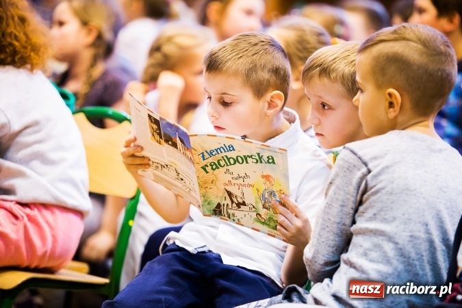 Zdjęcie w galerii na portalu naszraciborz.pl: Krzanowice. Gminny Festiwal Piosenki Harcerskiej i Turystycznej wiadomości z regionu