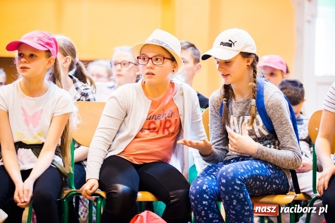 Zdjęcie w galerii na portalu naszraciborz.pl: Krzanowice. Gminny Festiwal Piosenki Harcerskiej i Turystycznej wiadomości z regionu