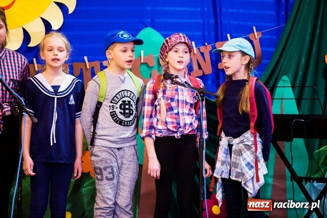 Zdjęcie w galerii na portalu naszraciborz.pl: Krzanowice. Gminny Festiwal Piosenki Harcerskiej i Turystycznej wiadomości z regionu