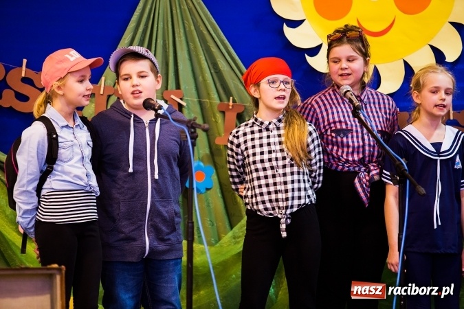 Zdjęcie w galerii na portalu naszraciborz.pl: Krzanowice. Gminny Festiwal Piosenki Harcerskiej i Turystycznej wiadomości z regionu