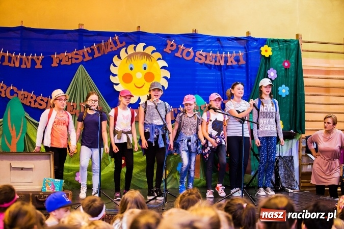 Zdjęcie w galerii na portalu naszraciborz.pl: Krzanowice. Gminny Festiwal Piosenki Harcerskiej i Turystycznej wiadomości z regionu