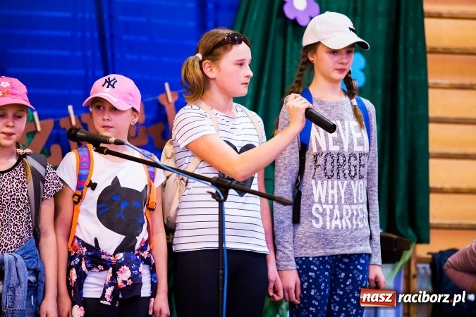 Zdjęcie w galerii na portalu naszraciborz.pl: Krzanowice. Gminny Festiwal Piosenki Harcerskiej i Turystycznej wiadomości z regionu