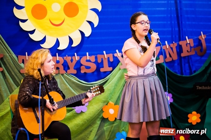 Zdjęcie w galerii na portalu naszraciborz.pl: Krzanowice. Gminny Festiwal Piosenki Harcerskiej i Turystycznej wiadomości z regionu