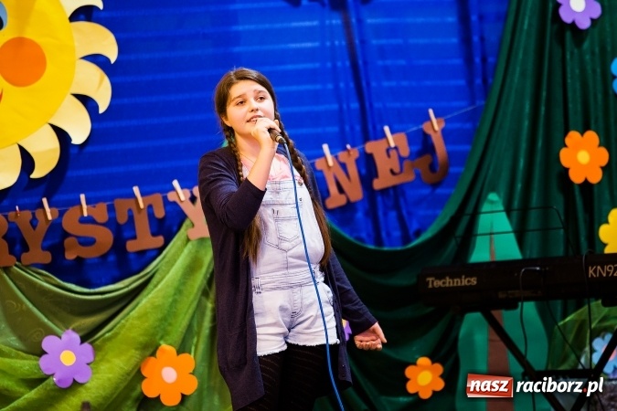 Zdjęcie w galerii na portalu naszraciborz.pl: Krzanowice. Gminny Festiwal Piosenki Harcerskiej i Turystycznej wiadomości z regionu