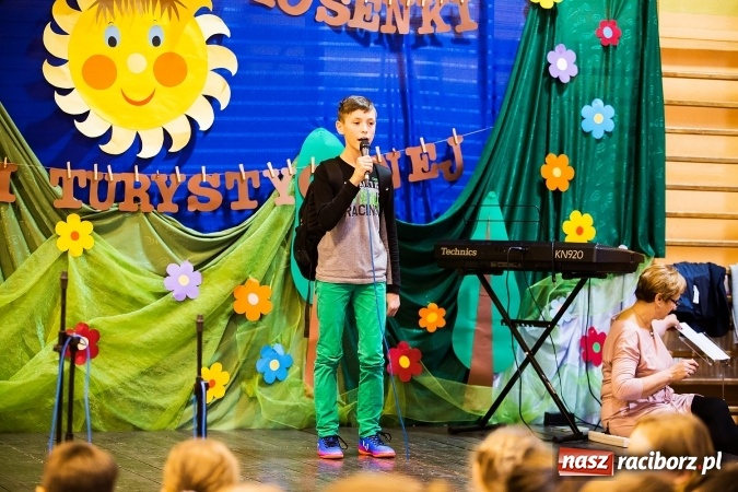 Zdjęcie w galerii na portalu naszraciborz.pl: Krzanowice. Gminny Festiwal Piosenki Harcerskiej i Turystycznej wiadomości z regionu