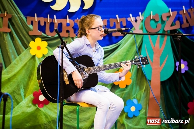 Zdjęcie w galerii na portalu naszraciborz.pl: Krzanowice. Gminny Festiwal Piosenki Harcerskiej i Turystycznej wiadomości z regionu