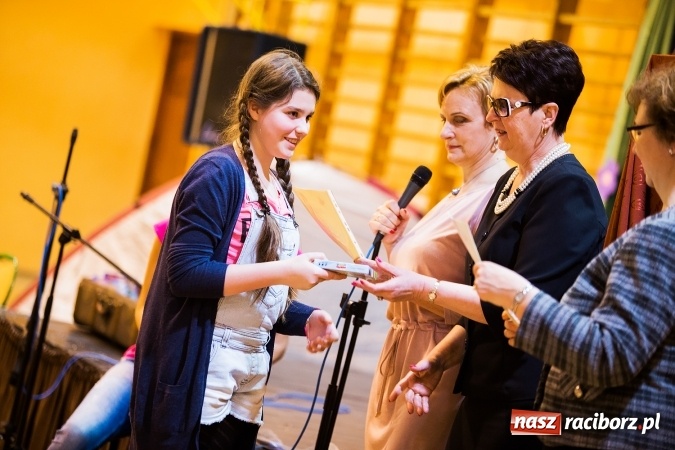 Zdjęcie w galerii na portalu naszraciborz.pl: Krzanowice. Gminny Festiwal Piosenki Harcerskiej i Turystycznej wiadomości z regionu