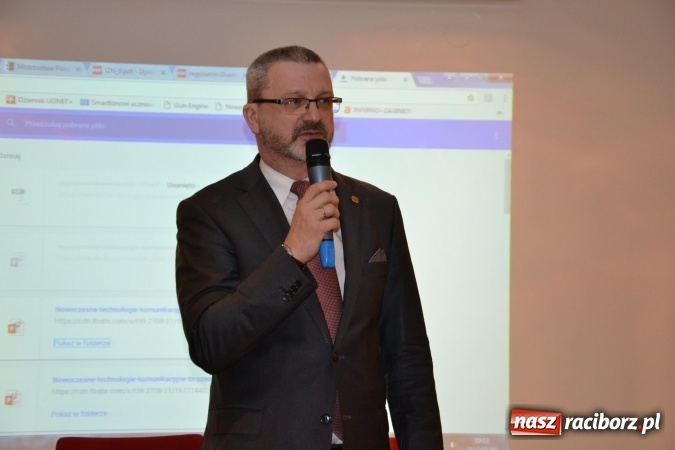 Zdjęcie w galerii na portalu naszraciborz.pl: Nowoczesne technologie komunikacyjne to zagrożenie - debata oksfordzka na zamku za nami wiadomości z regionu