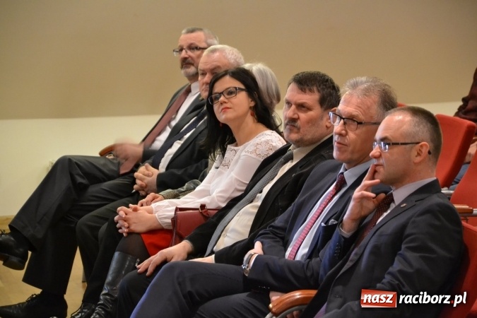 Zdjęcie w galerii na portalu naszraciborz.pl: Nowoczesne technologie komunikacyjne to zagrożenie - debata oksfordzka na zamku za nami wiadomości z regionu